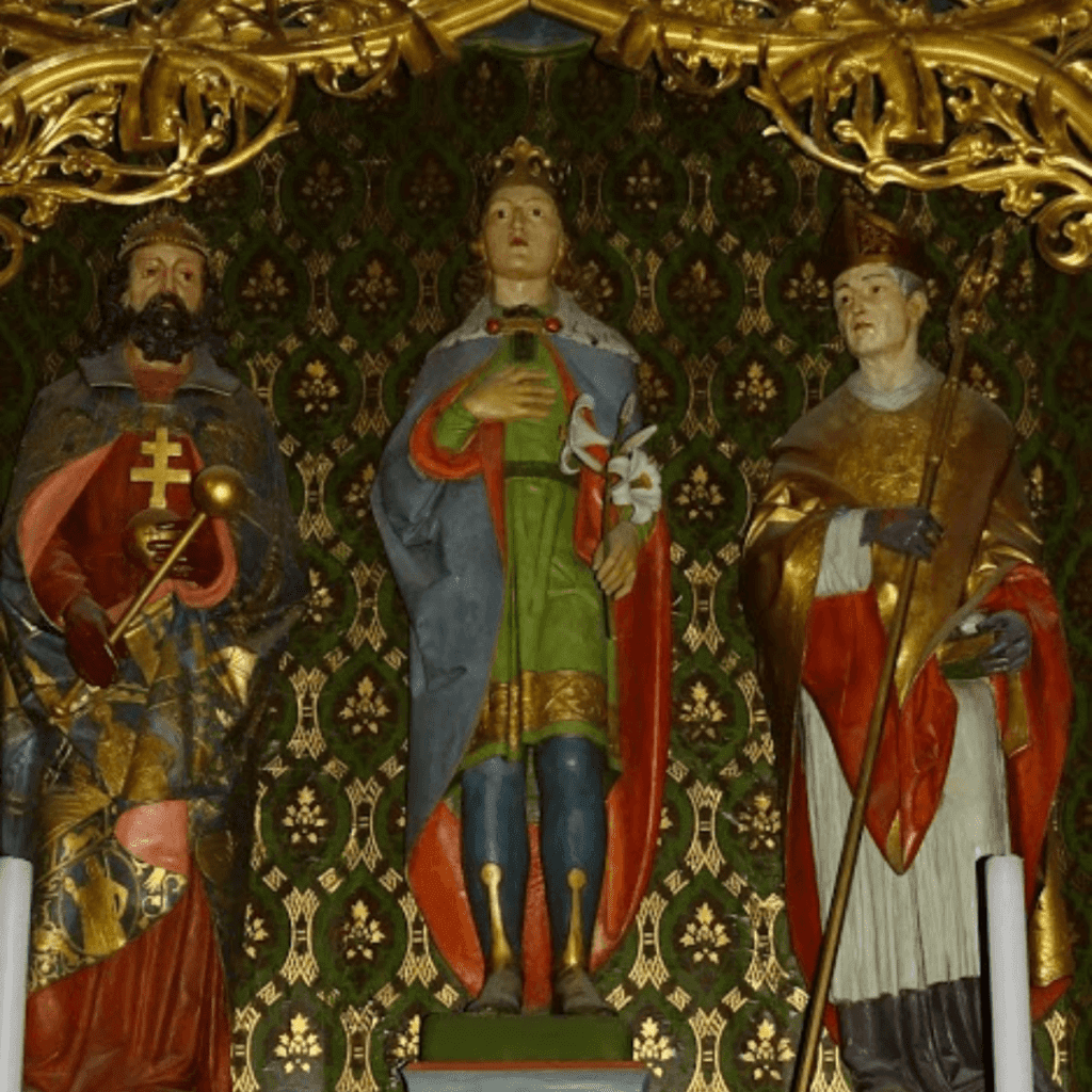 The first 3 saints of Hungary in the Matthias church, City tour in Budapest, 1200
